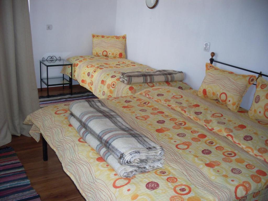 Tsutsovi House Otel Kalofer Oda fotoğraf