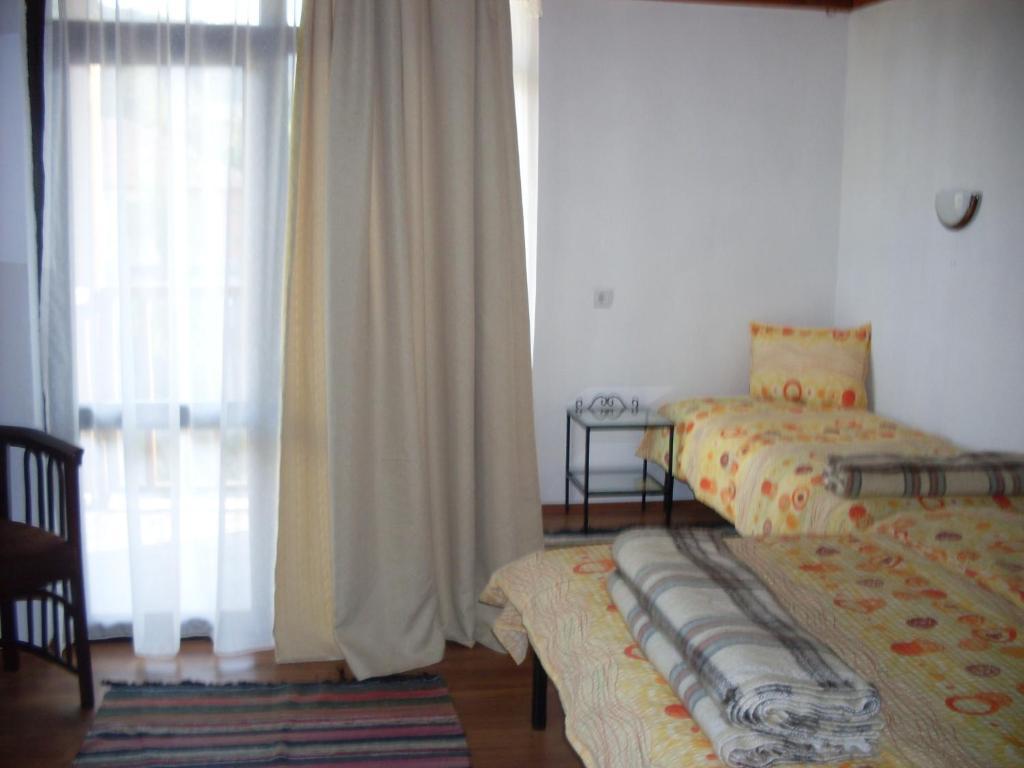 Tsutsovi House Otel Kalofer Oda fotoğraf