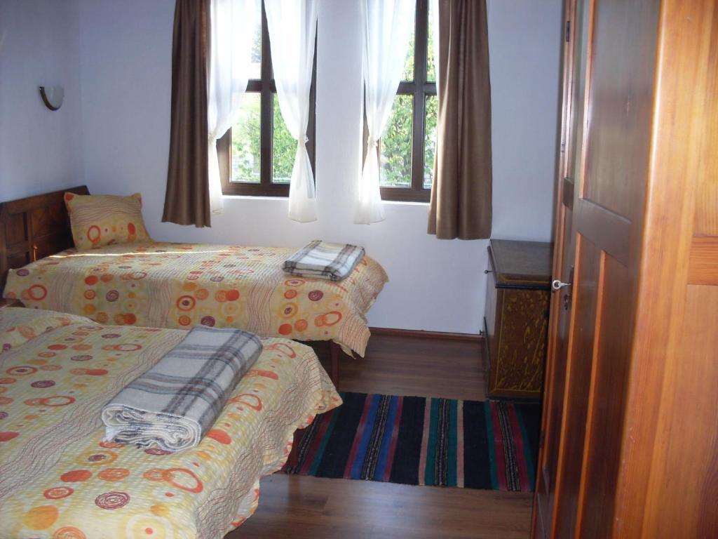 Tsutsovi House Otel Kalofer Oda fotoğraf