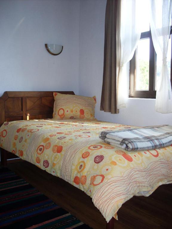 Tsutsovi House Otel Kalofer Oda fotoğraf