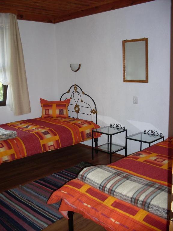 Tsutsovi House Otel Kalofer Oda fotoğraf