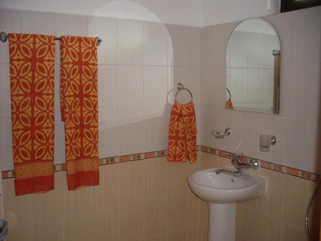 Tsutsovi House Otel Kalofer Oda fotoğraf