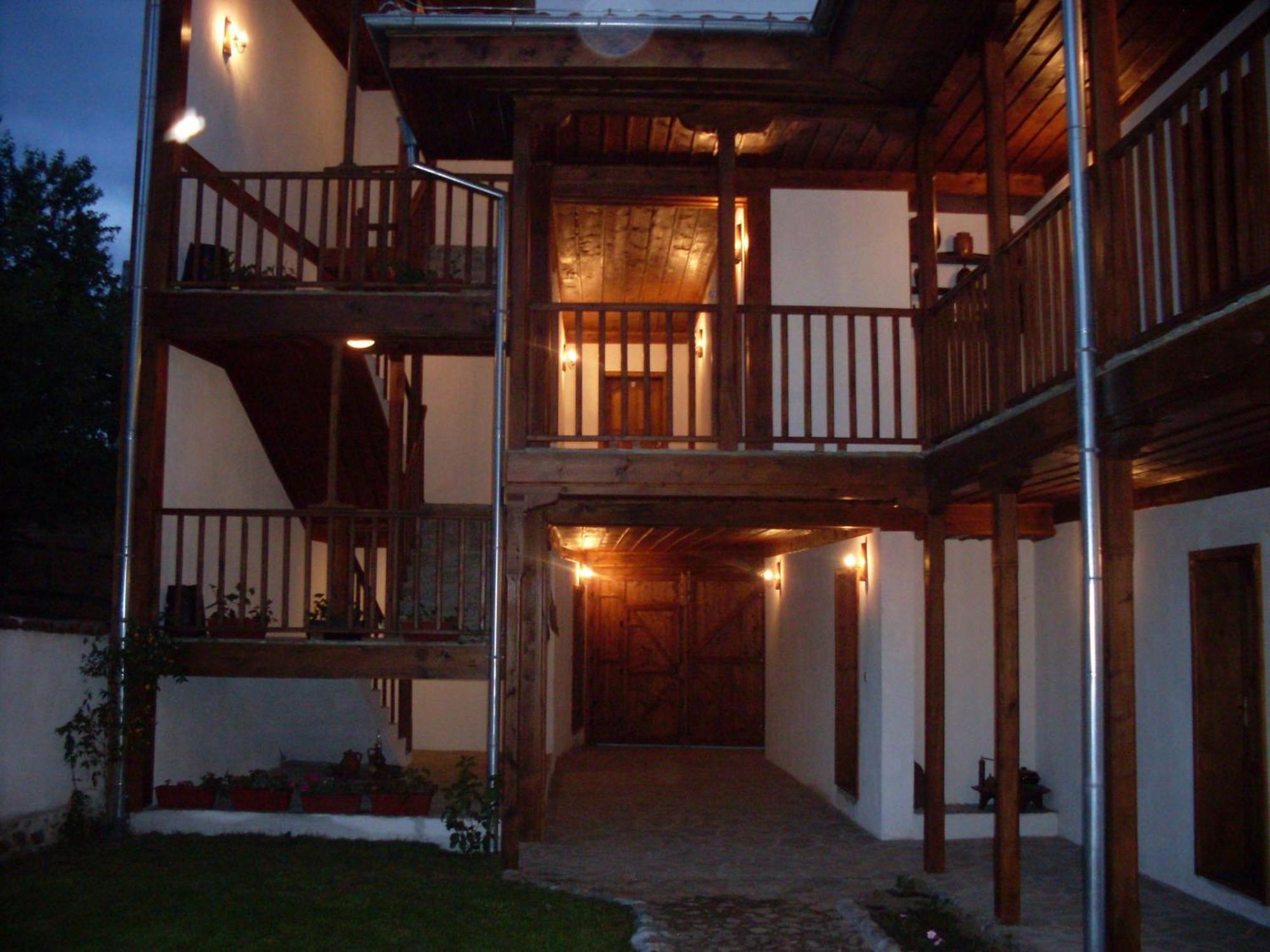 Tsutsovi House Otel Kalofer Dış mekan fotoğraf