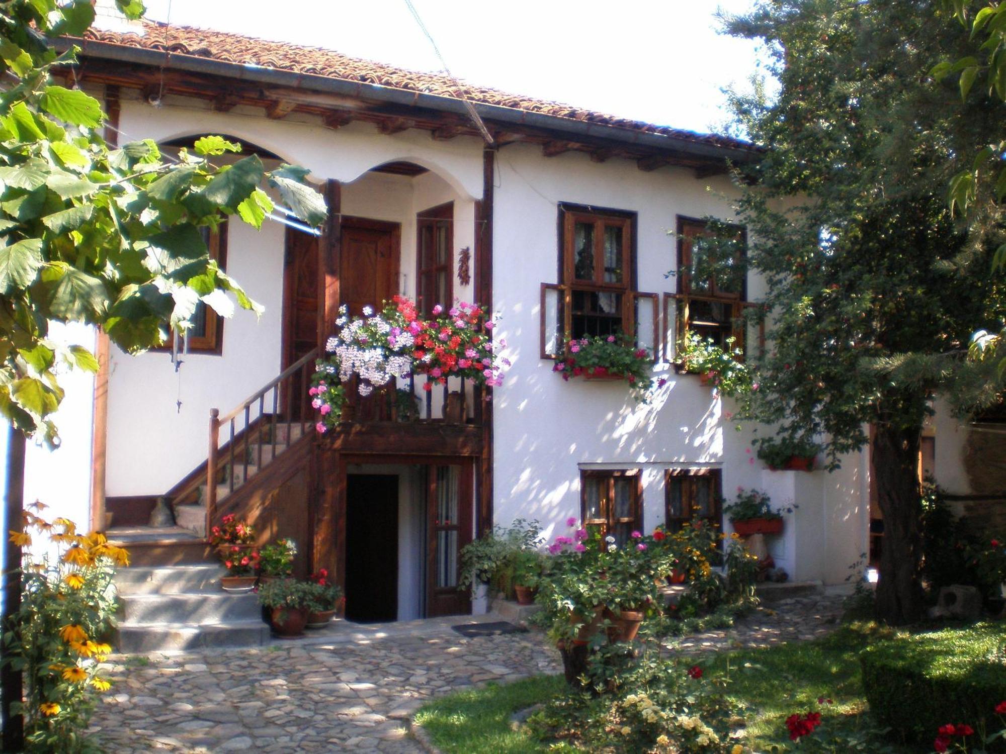 Tsutsovi House Otel Kalofer Dış mekan fotoğraf