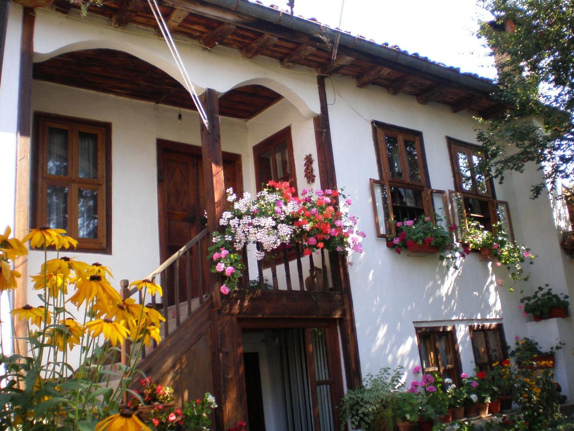 Tsutsovi House Otel Kalofer Dış mekan fotoğraf