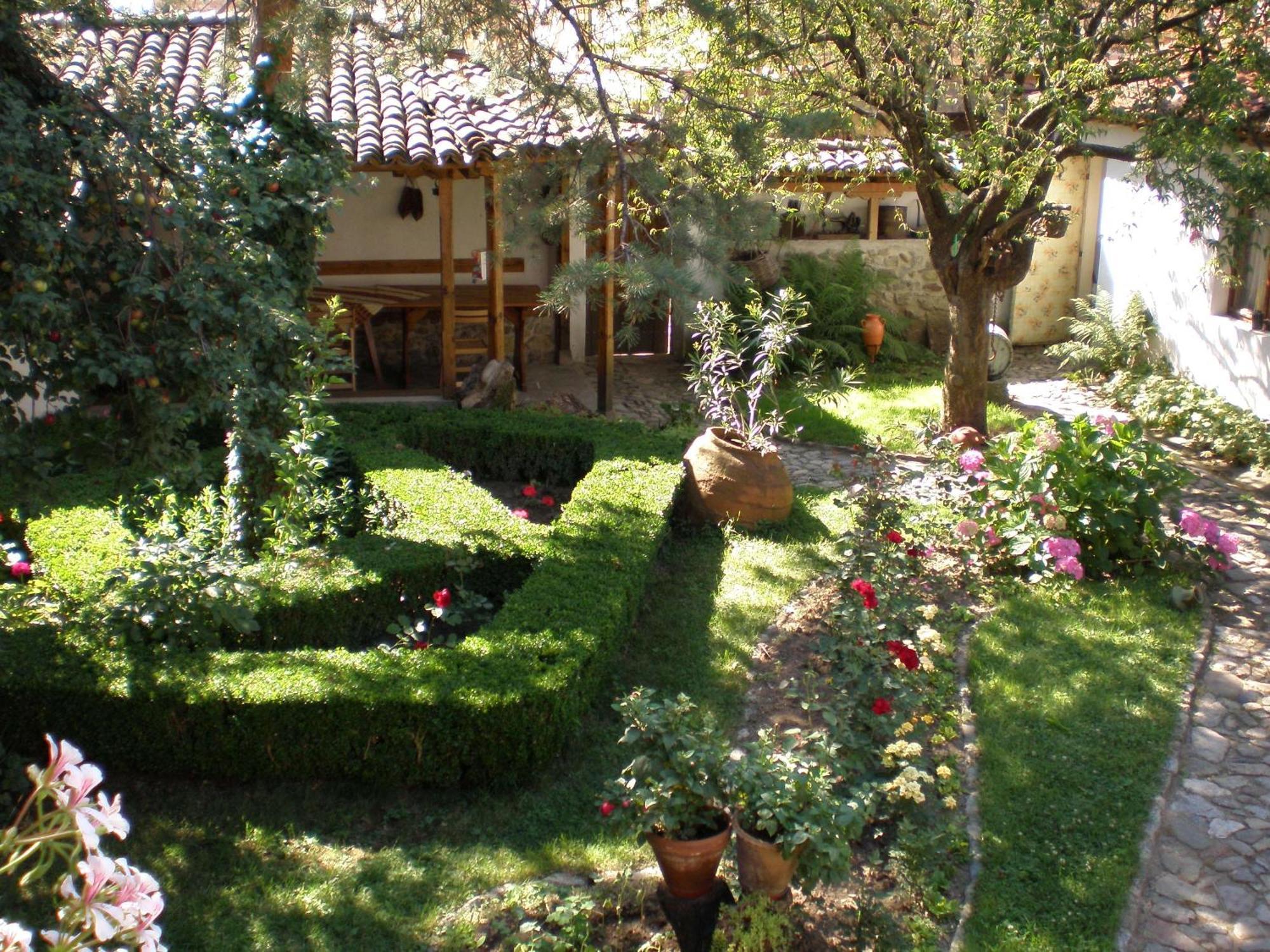 Tsutsovi House Otel Kalofer Dış mekan fotoğraf