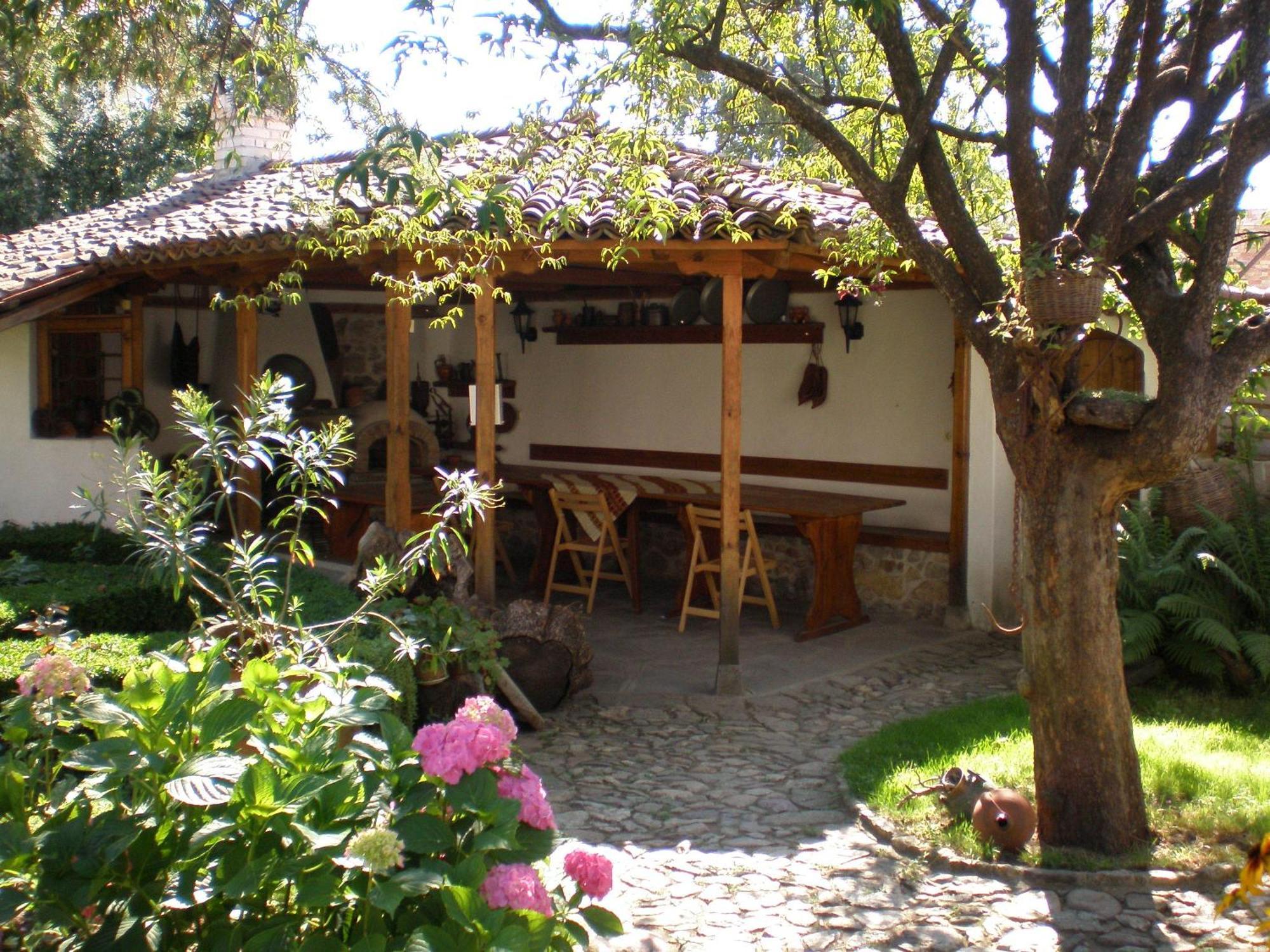 Tsutsovi House Otel Kalofer Dış mekan fotoğraf